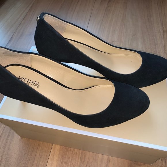 Michael Kors Black heels - Picture 2 of 4